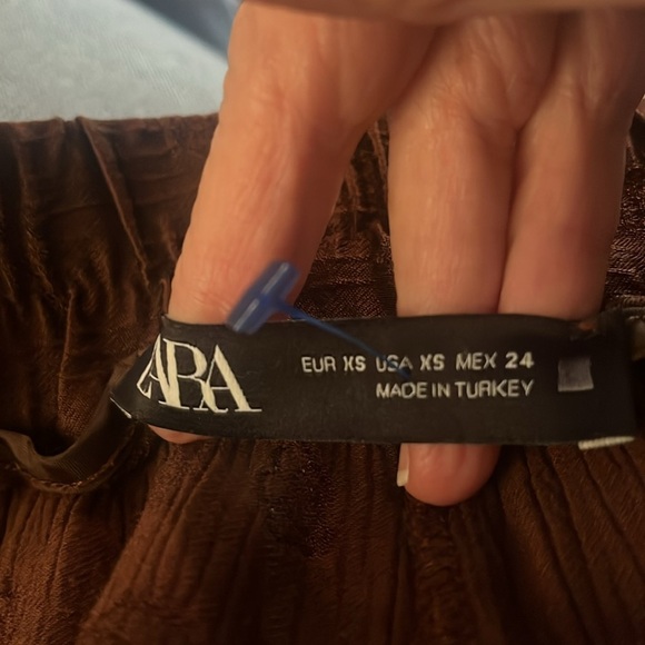 Zara Satin Lounge Pants in the Color Wine Size XS - Picture 6 of 9